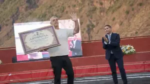 La Frontera nombra a Francis Pérez, “Pollito de La Frontera”, Hijo Predilecto