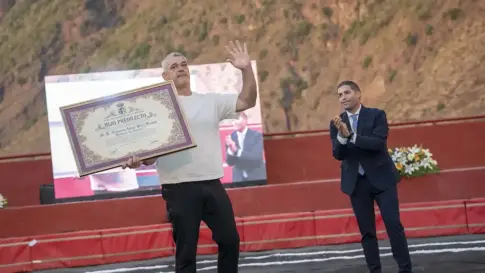 La Frontera nombra a Francis Pérez, “Pollito de La Frontera”, Hijo Predilecto