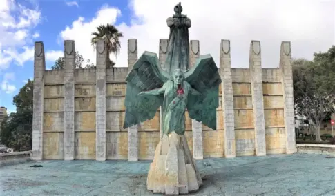 El Gobierno canario rechaza la declaración BIC del monumento a Franco en Santa Cruz