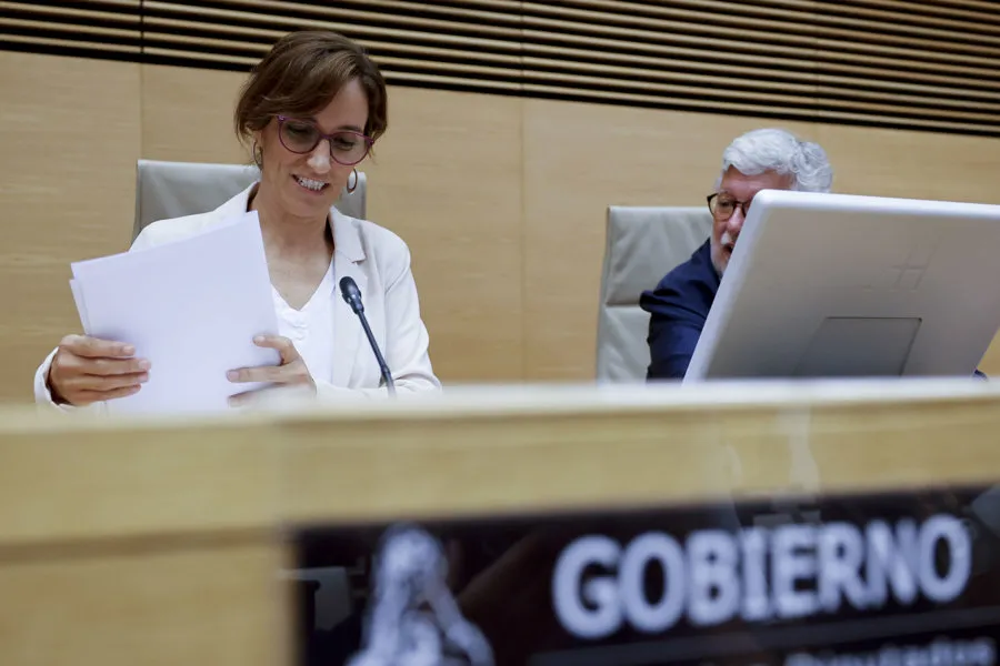 La ministra de Sanidad, Mónica García, comparece este jueves en la Comisión de Sanidad del Congreso para informar de la gestión de sus competencias en la crisis migratoria de Ceuta. EFE/Mariscal