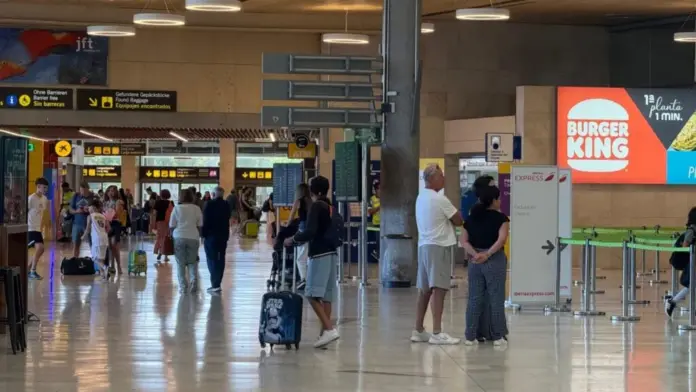 Aena prevé 3.826 operaciones en los aeropuertos canarios para este fin de semana, coincidiendo así con la operación salida