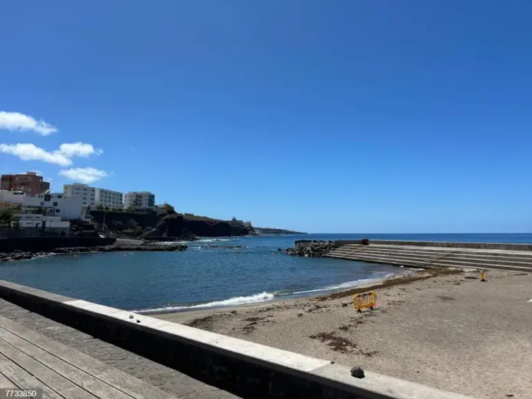 La Laguna cierra la playa de Bajamar por un episodio de contaminación