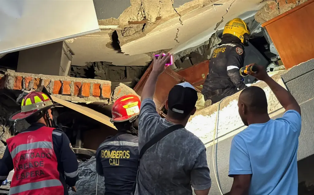 Labores de rescate tras el terremoto en Colombia. Imagen Reuters