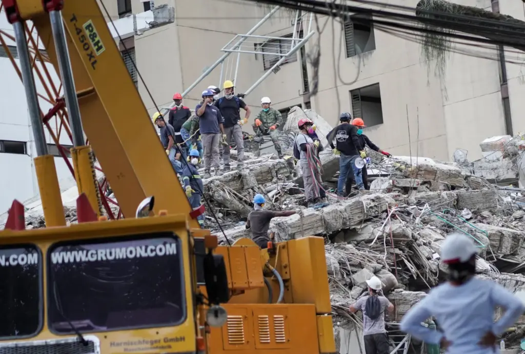 Continúa la búsqueda de supervivientes en Colombia tras el terremoto. Imagen Reuters