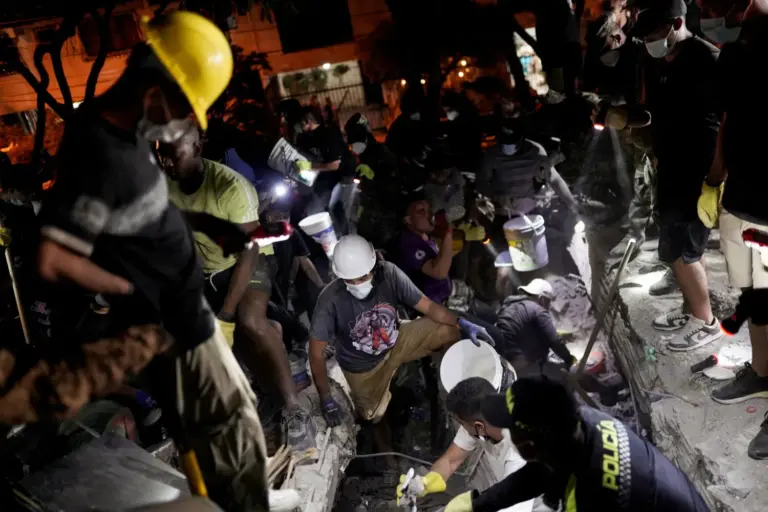 La cifra de muertos sigue aumentando en Colombia tras el terremoto de 7,4 de magnitud