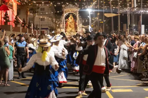 La devoción a la Morenita une a Canarias en la Ofrenda