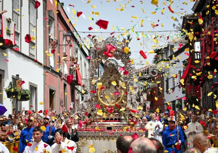 Uno de los momentos de la procesión de la Virgen del Pino con motivo de sus fiestas patronales / Archivo