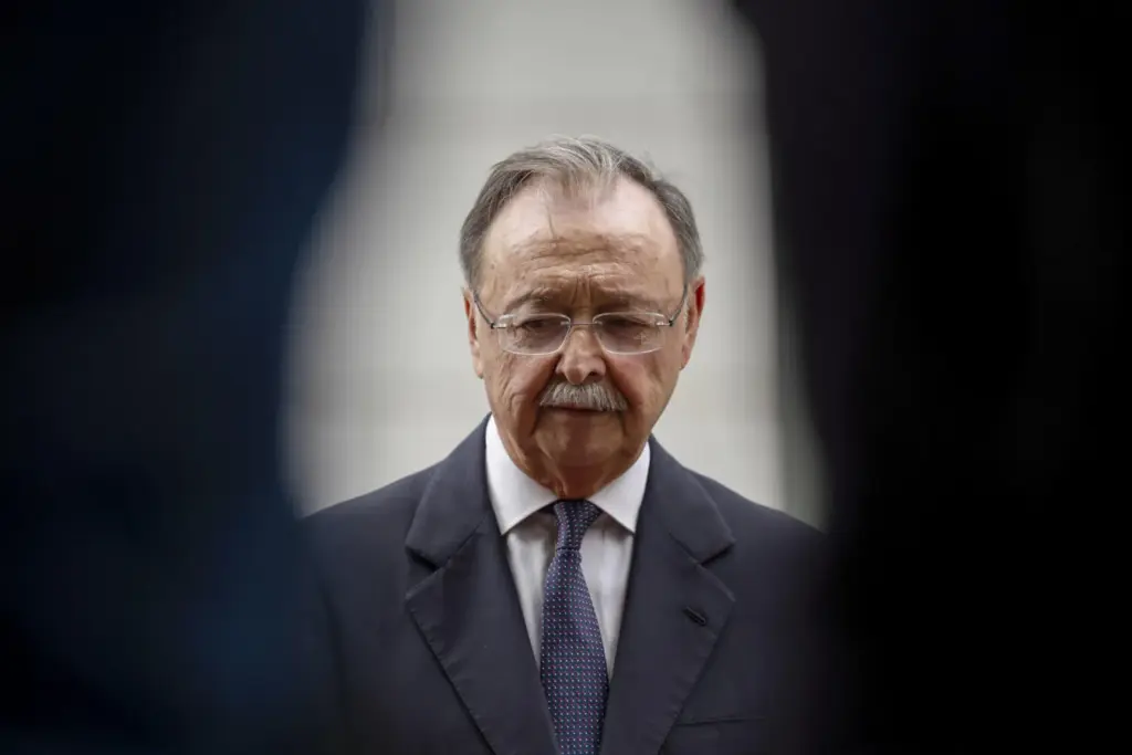 El presidente de Ceuta, Juan Jesús Vivas, a su salida de la Audiencia Nacional en Madrid, donde declaró este miércoles como testigo ante la jueza María Tardón, que investiga las entradas masivas de migrantes a Ceuta los pasados 30 y 31 de julio. EFE/ Daniel González