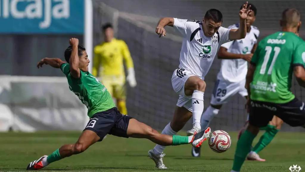 El CD Atlético Paso deja escapar la victoria y empata ante el Atlético Albacete