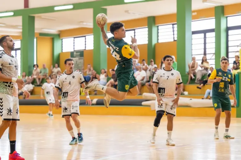 El Balonmano Gáldar Gran Canaria cae ante el Balonmano Lanzarote Ciudad de Arrecife en un partido igualado