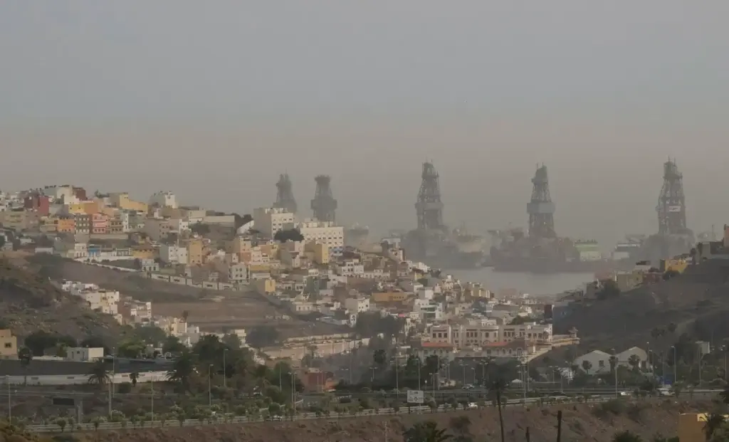 Continúa el calor y la calima en las islas este domingo