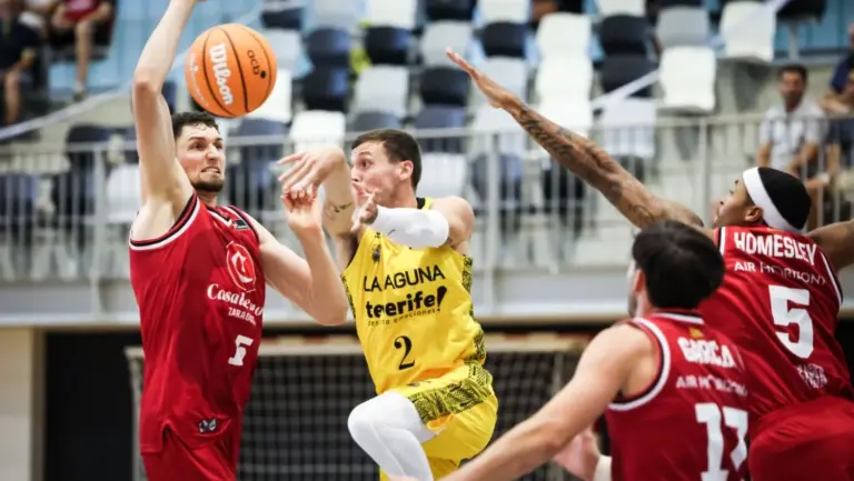 86-84 | La Laguna Tenerife pierde el amistoso de pretemproada ante el Casademont Zaragoza
