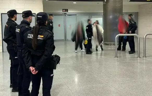 España prorroga 15 días los controles fronterizos con Italia