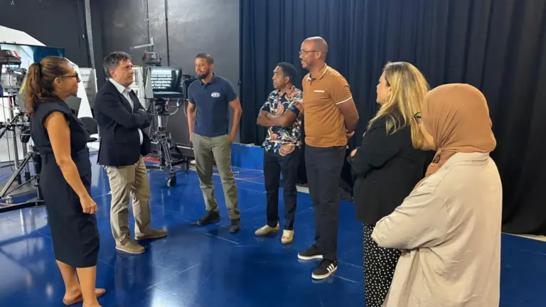 Los tres profesionales de la televisión pública de Cabo Verde que han concluido su estancia formativa en Canarias valoran el aprendizaje técnico y periodístico adquirido