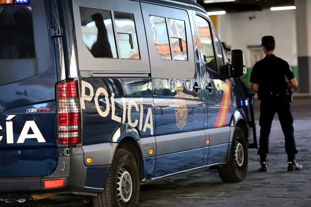Cuatro encapuchados asaltan una joyería de Las Terrazas y se llevan un botín de 50.000 euros