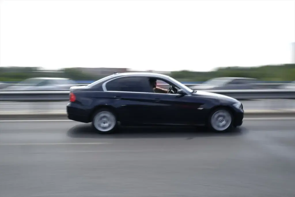 Imagen de archivo de un coche circulando. Eduardo Parra / Europa Press