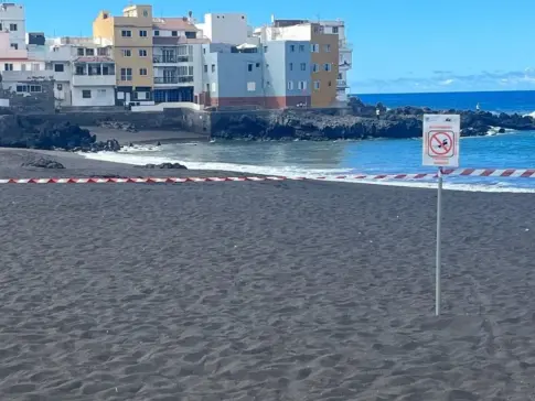 Puerto de la Cruz cierra de forma preventiva Playa Jardín por los resultados de calidad del agua