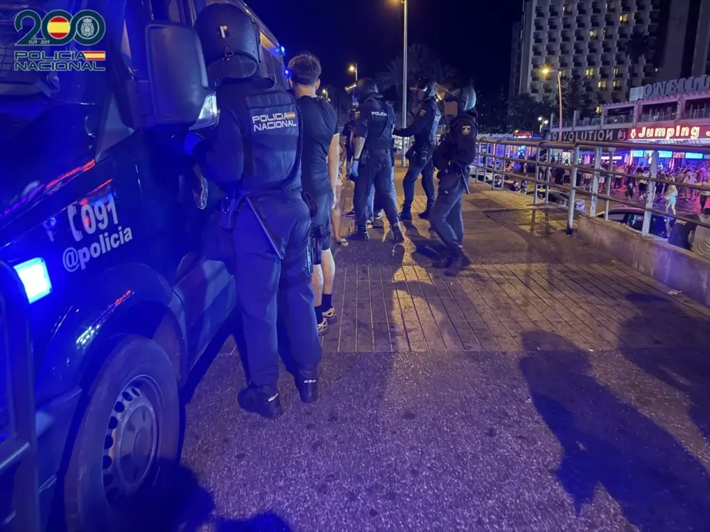 La Policía Nacional detiene a seis personas en una campaña de seguridad en locales de ocio de Las Verónicas