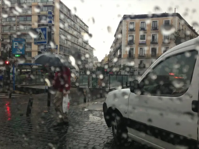 Una decena de municipios de Valencia suspende las clases por el riesgo de lluvias y tormentas