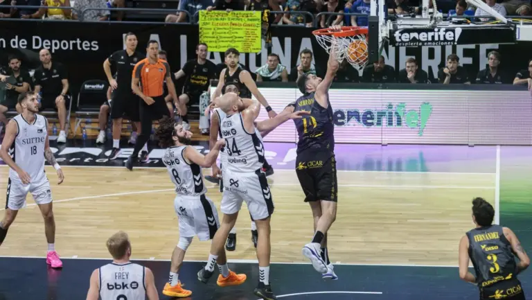 96-89 | Remontada épica de La Laguna Tenerife tras el descanso para vencer a Bilbao Basket
