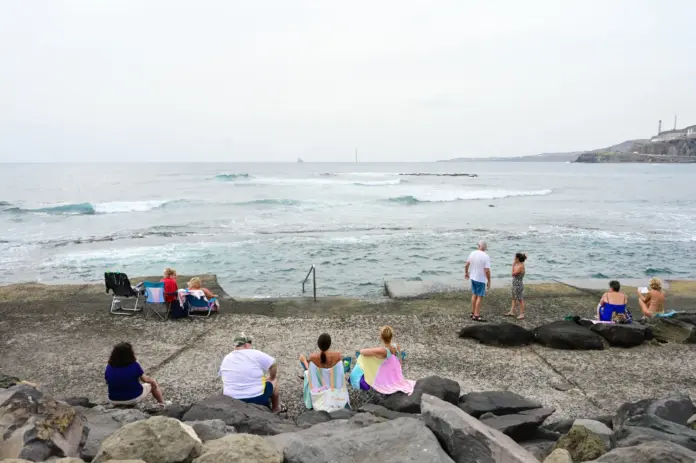 Las piscinas naturales de La Laja reabren hoy al público tras los trabajos de dragado y la retirada de 830 m3 de arena