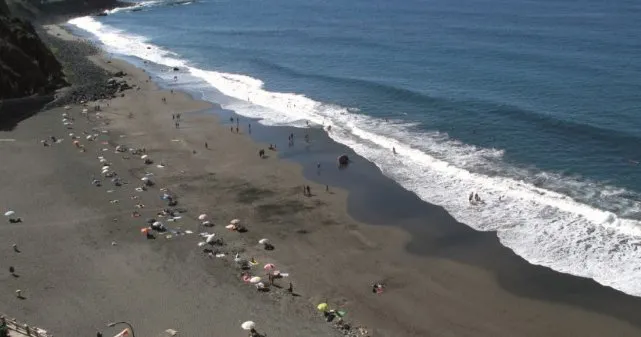 Cerrada al baño la Playa de El Socorro en Los Realejos, Tenerife