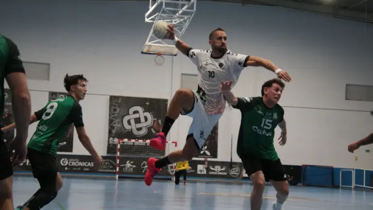 El Balonmano Lanzarote Ciudad de Arrecife logra una solvente victoria ante Calvo Xiria