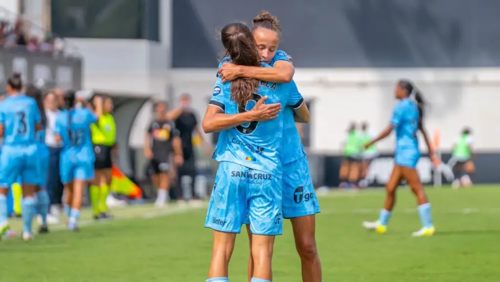 El Costa Adeje Tenerife logra ante el Valencia CF Femenino una victoria de épica
