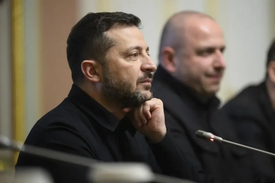 Zelenski ha subrayado que el principal proveedor de este material es Estados Unidos, aunque Ucrania está explorando también el suministro por parte de países árabes
