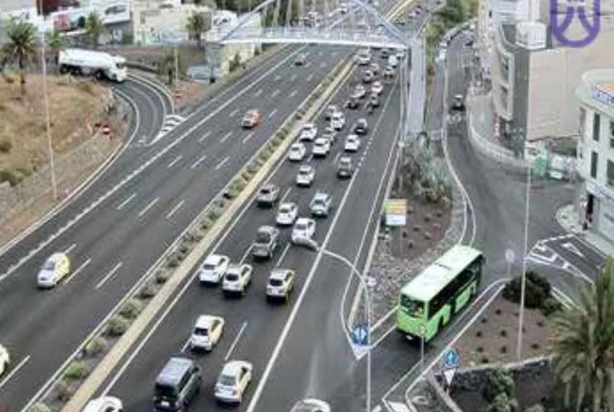 Accidente en la TF-5 dirección Santa Cruz de Tenerife. Imagen cámaras del Cabildo de Tenerife