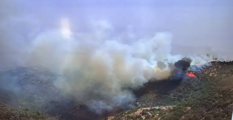 Incendio Gran Canaria | Desalojo preventivo de Cuevas Blancas por el incendio en Cazadores, Telde