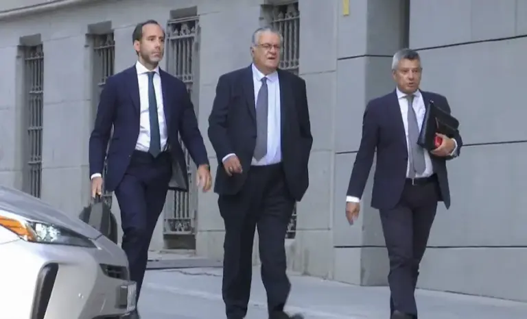 El expresidente de Plus Ultra dice que asumió que el pago del 1 % iba al «grupo Zapatero»