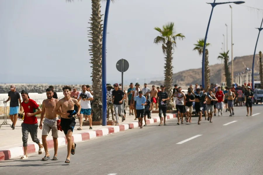 El Gobierno toma el control del Puerto de Ceuta para alojar a más de 1.000 migrantes