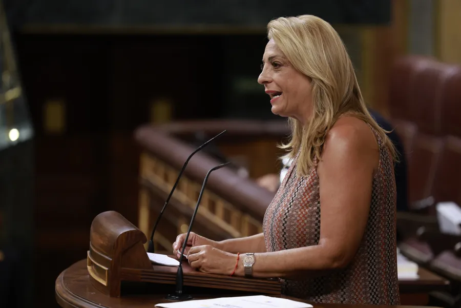 La diputada de COalición Canaria Cristina Valido interviene en el pleno en el Congreso de los Diputados donde comparece el presidente del Gobierno, Pedro Sánchez, este jueves, para informar de la gestión de la crisis en Ceuta. EFE/ Chema Moya