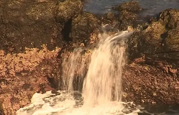 Investigan un derrame de cloruro férrico en la depuradora de Punta Brava