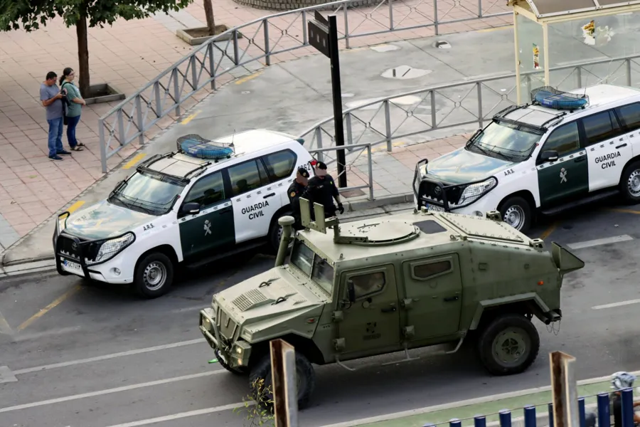 La frontera del Tarajal que separa Ceuta de Marruecos ha amanecido este miércoles tranquila y con una mayor presencia de efectivos de la Guardia Civil a pesar del llamamiento a una nueva entrada masiva en la ciudad como ya ocurrió los días 30 y 31 de julio. EFE/ Reduan
