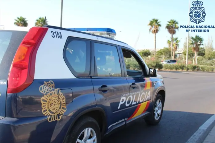 Detienen a dos hombres por robar en el interior en una vivienda de Telde