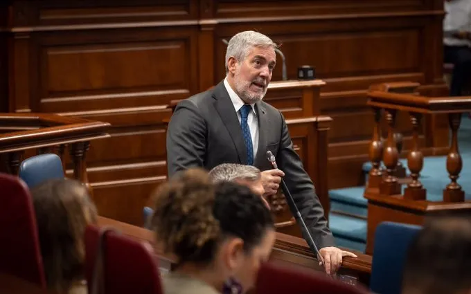 El presidente de Canarias, Fernando Clavijo, durante un pleno del Parlamento de Canarias del 10 de septiembre de 2026. Imagen Presidencia del Gobierno