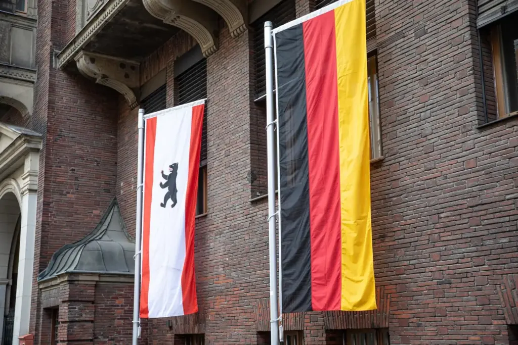 Banderas de Alemania y de Berlín (archivo)- Michael Kuenne / Zuma Press / Europa Press