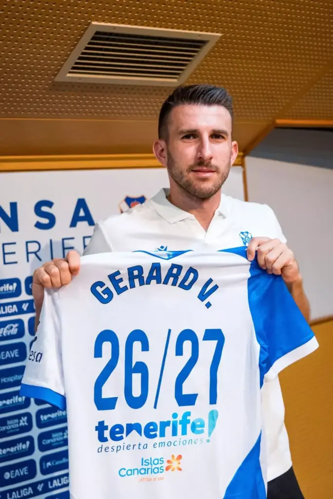 Gerard Valentín ya viste los colores blanquiazules