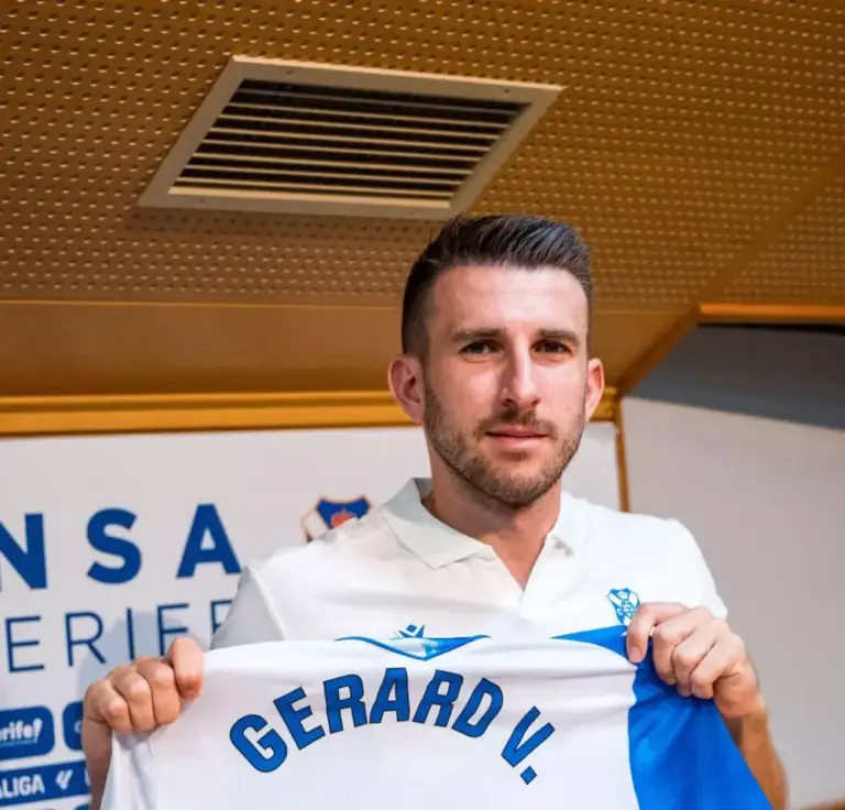 Gerard Valentín ya viste los colores blanquiazules
