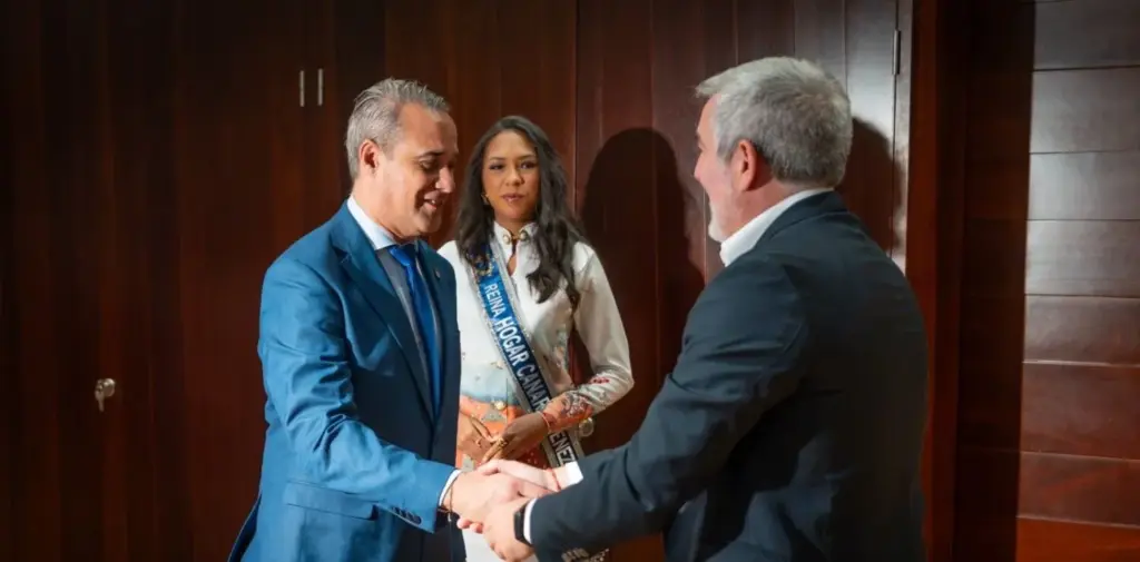 El presidente de Canarias, Fernando Clavijo, ha recibido este martes al presidente del Hogar Canario Venezolano, José Ramón Arvelo. Imagen Presidencia del Gobierno