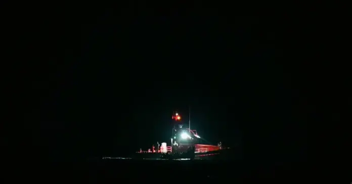 Llegan a Lanzarote 62 personas rescatadas de una patera