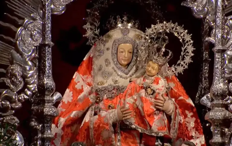 La Virgen del Pino baja de su camarín