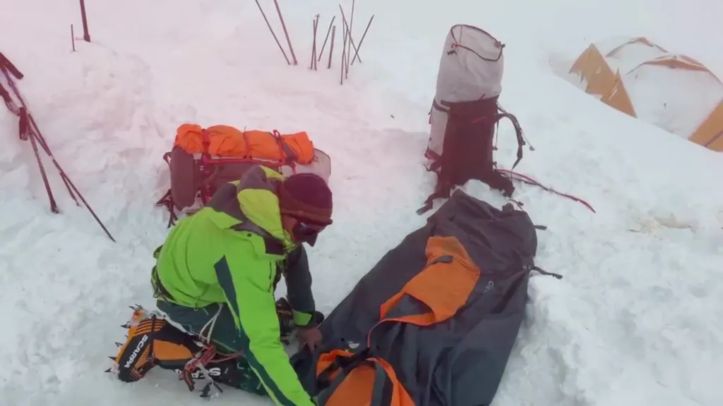 Juan Diego Amador pone fin a su expedición al Manaslu. Captura de imagen RTVC