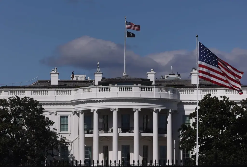La Casa Blanca impide el acceso a periodistas de CNN y MS NOW