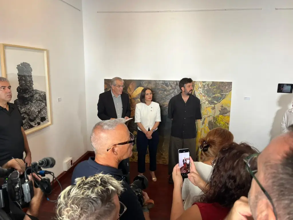 acto institucional, en el que el artista y firmante Leopoldo Emperador leerá el texto original de 1976