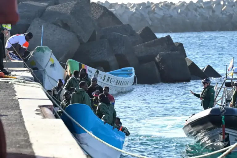 Más de un millar de migrantes llegan a Canarias en una semana