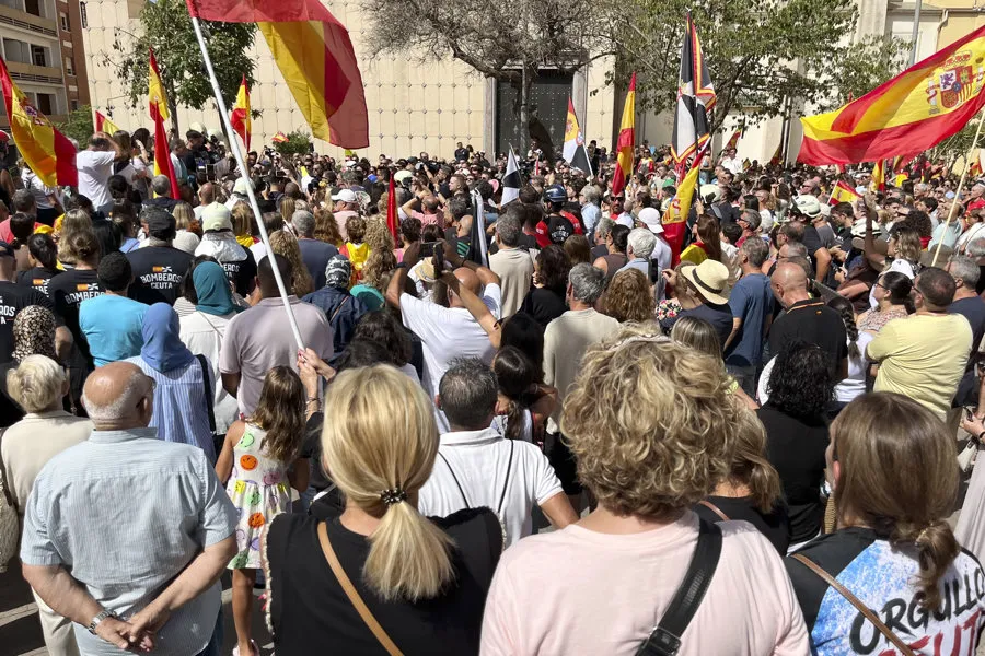 Movilizaciones en Ceuta por la situación de presión migratoria que está vivienda la ciudad autónoma. Imagen EFE