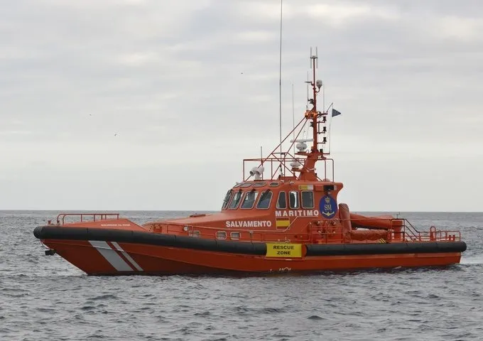 Rescatadas unas 60 personas a 115 kilómetros de Lanzarote en una patera